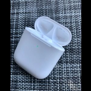 Apple AirPods Charging Case (compatible with 1st AND 2nd Gen)